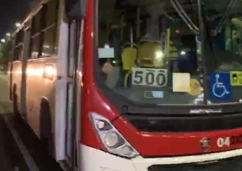 Dupla armada toca o terror durante assalto a ônibus em Manaus