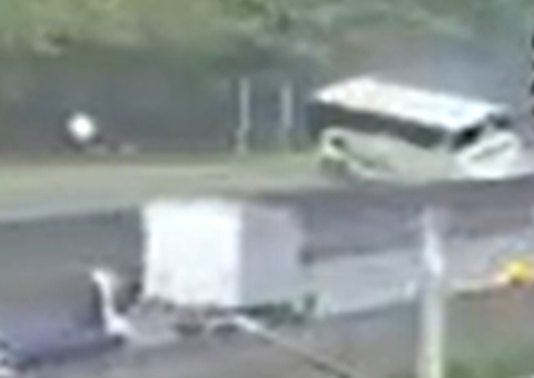 Vídeo mostra ônibus com torcida do Flamengo rodopiando durante acidente