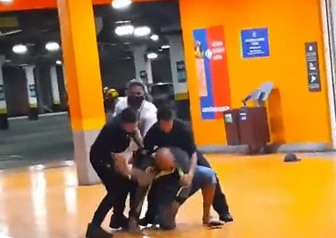 Polícia faz reconstituição da morte de João Alberto no Carrefour