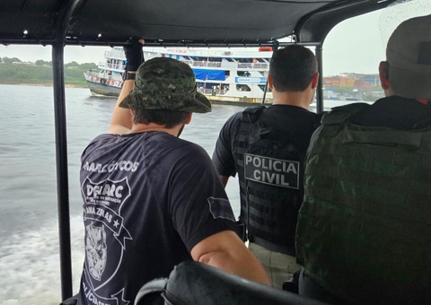 Operação da PC apreende barco recheado de drogas em Coari; 3 foram presos
