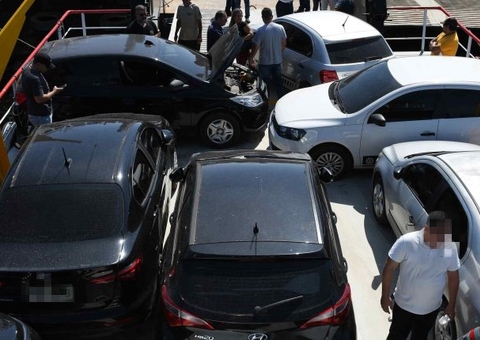 Suspeitos de enviar carros roubados para o exterior são presos em Manaus