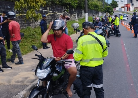 Operação Cavalo de Aço aborda quase 500 motos e prende foragido em Manaus