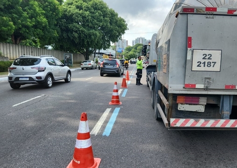 Caminhões são multados por circularem fora do horário permitido em Manaus