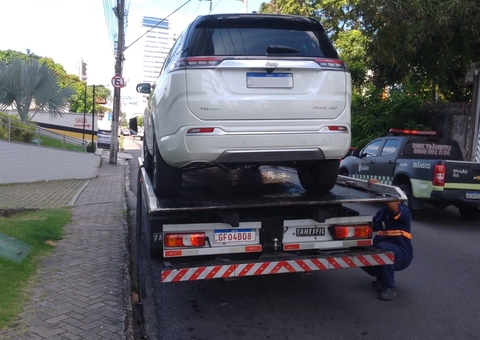 Fiscalização flagra mais de 60 motoristas em estacionamentos proibidos em Manaus