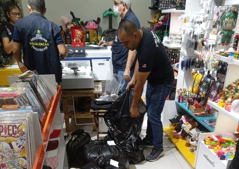 Roupas e bolsas falsificadas são apreendidas em lojas de Manaus
