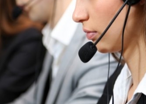 Operadora deve indenizar cliente desrespeitado por atendente em ligação