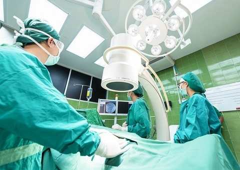 Cirurgia 'não urgente' deve ficar na fila de espera do SUS