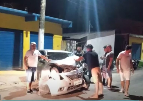 Acidente: Carro invade cruzamento e arremessa veículo contra comércio no Amazonas