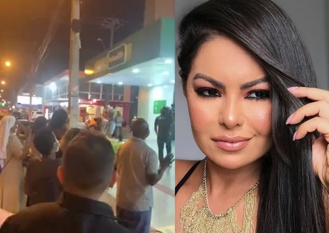 Fãs oram pela cantora Paulinha, do Calcinha Preta, em frente a hospital