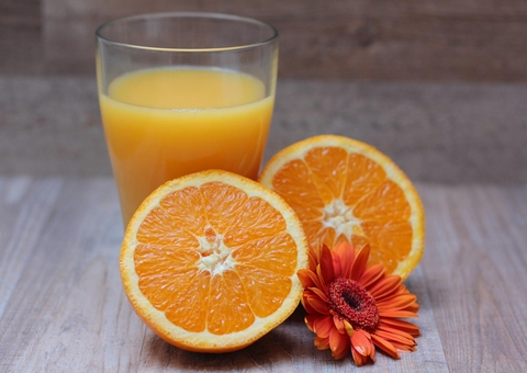 Sofre de insônia? Este suco de salsa e laranja pode te ajudar com isso 