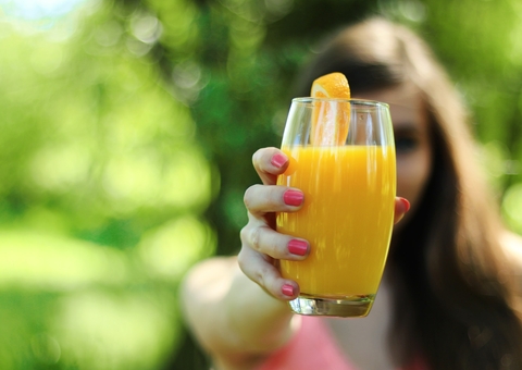Emagreça com este suco de cenoura com laranja; confira a receita