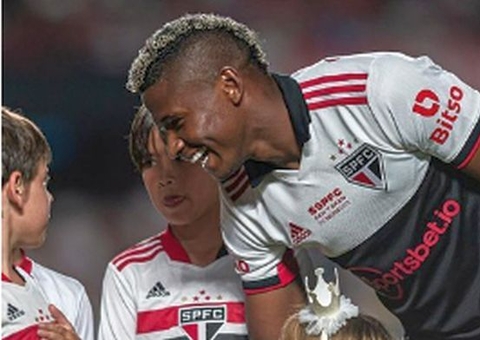 São Paulo tenta recuperar lateral e Flamengo quer atacante do Santos
