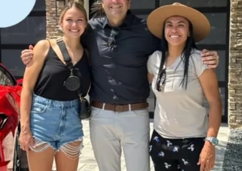 Antes da Copa, Marta e namorada compram mansão de R$ 8,5 milhões nos EUA