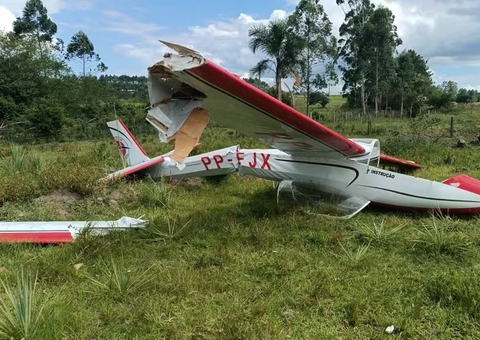 Avião de treinamento cai com duas pessoas em Montenegro, no RS