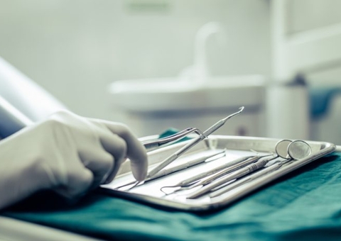 Homem que teve rosto cortado em procedimento odontológico será indenizado