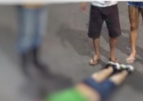 Homem morre em acidente gravíssimo entre carro e motocicleta em Manaus