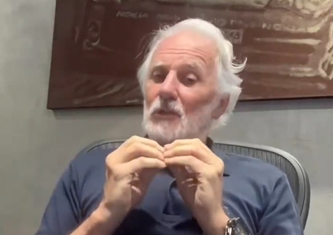 Otávio Mesquita se pronuncia em vídeo após ser acusado de estupro por assistente no 'The Noite'