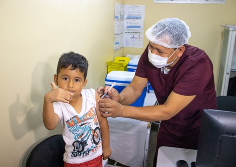 Manaus volta a disponibilizar vacina contra a Covid-19 