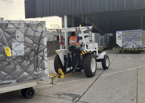 Envio de lote de IFA para produção de vacina pela Fiocruz é antecipado