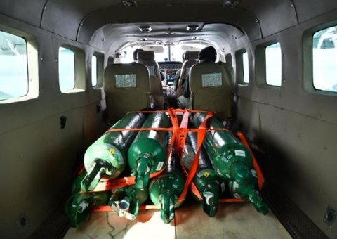 Cidade recebe 8 cilindros de oxigênio para tratar pacientes com covid no AM