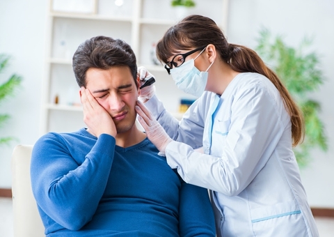 Maus hábitos na juventude são principais causas da surdez na terceira idade