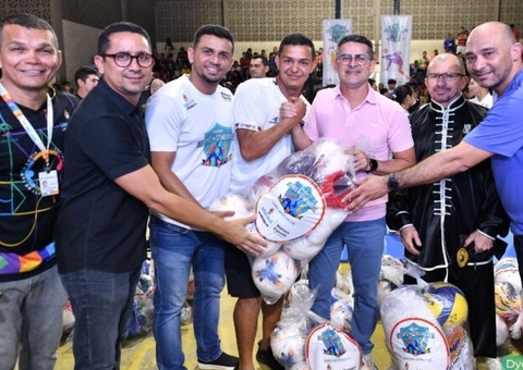 Projetos sociais recebem kits do programa 'Esporte na Comunidade' em Manaus