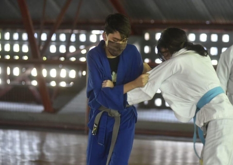 Tatame de Jiu-jitsu é entregue na Vila Olímpica em Manaus