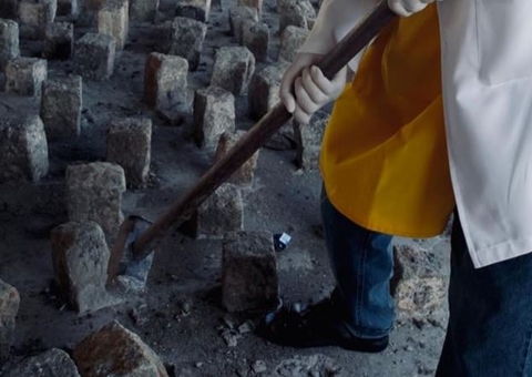 Lei que proíbe estruturas públicas que afastem moradores de rua é promulgada