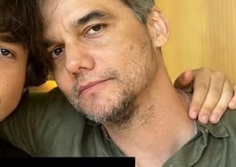 Filho comemora aniversário de Wagner Moura e chama atenção por semelhança: "clone"