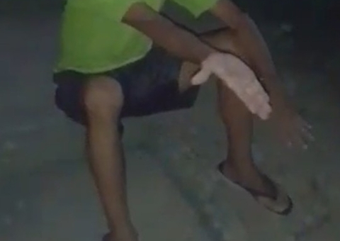 Vídeo: tarado é castigado em tribunal do crime após se masturbar para mulheres em Manaus