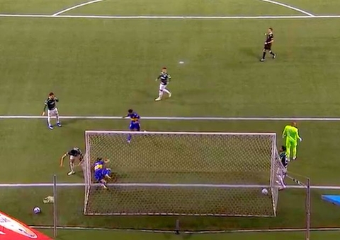 Diretor de futebol do Palmeiras critica juiz, diz que queda dói e elogia Bruno Henrique