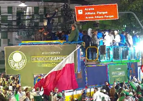 Palmeiras dá show e goleia Fortaleza em noite de festa