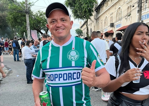 Palmeirenses fazem festa com vitória do Vasco em São Januário