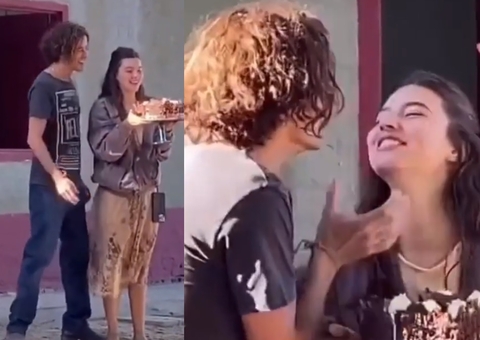 É namoro? Jesuíta Barbosa e Alanis Guillen se beijam em vídeo de aniversário da atriz