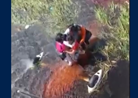 Avião cai em pântano e grupo fica preso em meio a jacarés na Amazônia boliviana