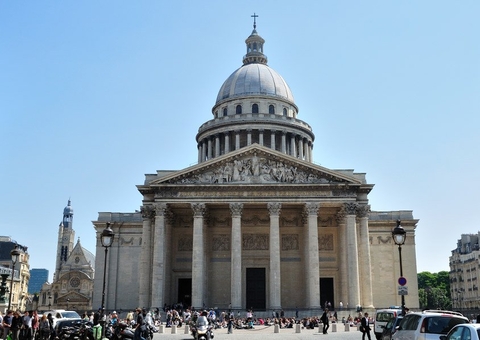  Monumento em Paris é concorrido por guardar tumúlos de personalidades