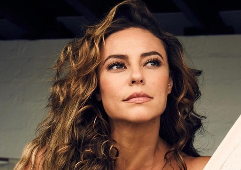 Paolla Oliveira mostra corpão sem filtro em fotos de biquíni  