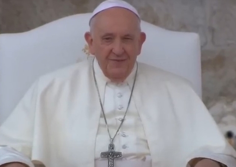 Papa muda regra e pede para ser enterrado em caixão simples de madeira