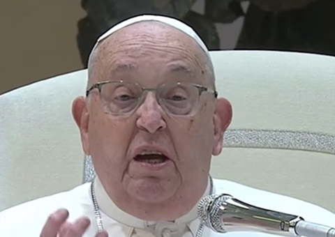 Internado, Papa Francisco sofre dois episódios de insuficiência respiratória aguda