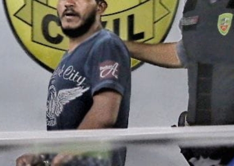 Suspeito de furtar loja no Centro de Manaus é espancado e preso