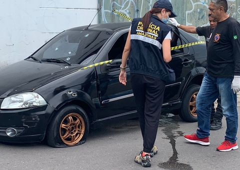 Mulheres têm carro interceptado e uma morre crivada de balas na véspera de Réveillon em Manaus