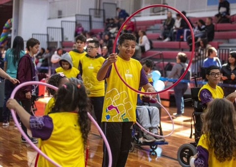 Festival leva esportes paralímpicos a crianças com e sem deficiência