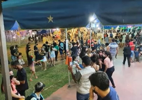 Polícia fecha parque de diversões superlotado em Manaus 