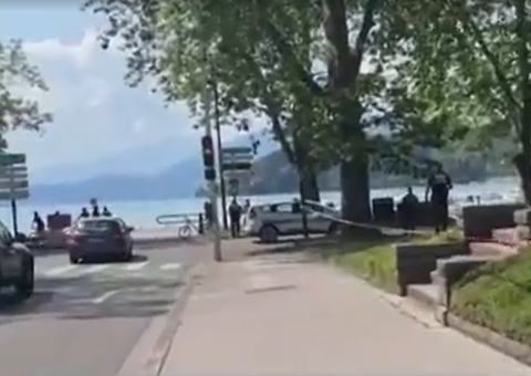 Quatro crianças são esfaqueadas em ataque em parque na França