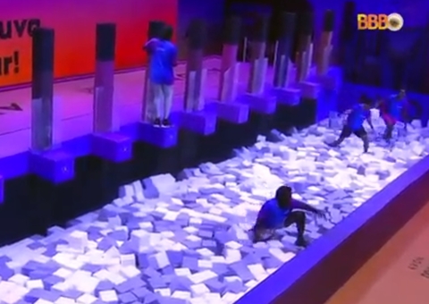 Veja o momento em que Scooby, PA e Douglas pulam e Lina vence a prova do líder