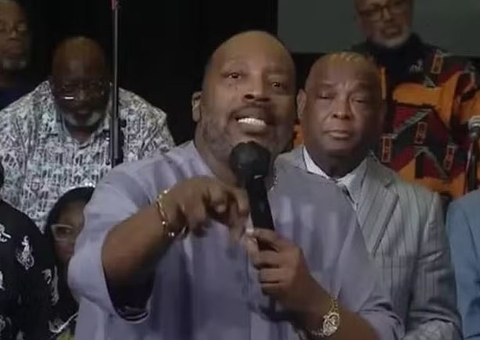 Pastor é acusado de prender fiéis dentro de igreja até que fizessem doações