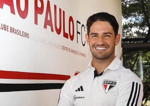 Sem data para estrear, Pato encanta nos treinos e reforça tese do São Paulo