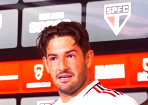 Pato declara amor e diz que trocaria tudo para ser campeão pelo São Paulo
