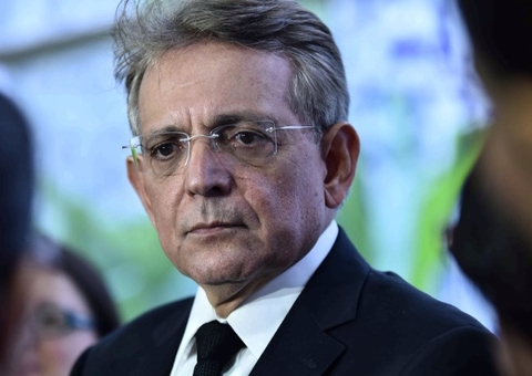 Pauderney Avelino deixa comando da Semed; Veja quem assume 