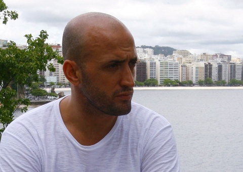 Placa de rua que homenageia Paulo Gustavo é roubada em Niterói 